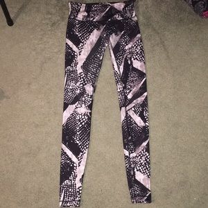 Size 4 Wunder Under Lululemon leggings